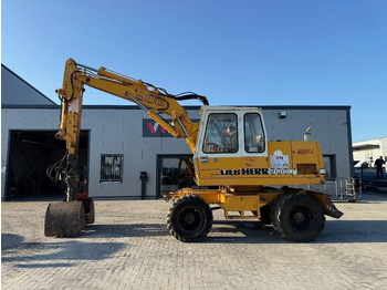Excavator pe roţi LIEBHERR A 900