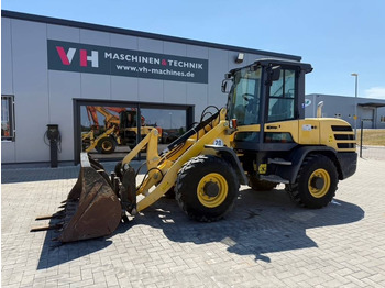 Încărcător frontal pe pneuri YANMAR