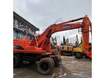 Excavator pe şenile DOOSAN DH150