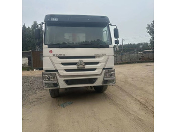 Camion basculantă Howo 371: Foto 3