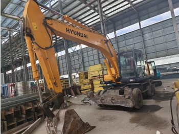 Excavator pe roţi HYUNDAI