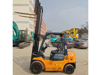 Stivuitor diesel TOYOTA FD30: Foto 2