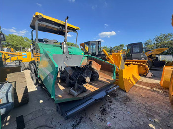 Finisor de asfalt VÖGELE