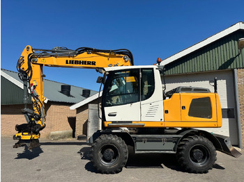 Excavator pe roţi LIEBHERR A 916