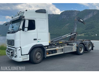 Camion cu cârlig VOLVO FH16