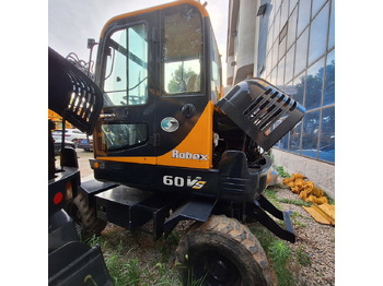 Excavator pe roţi HYUNDAI