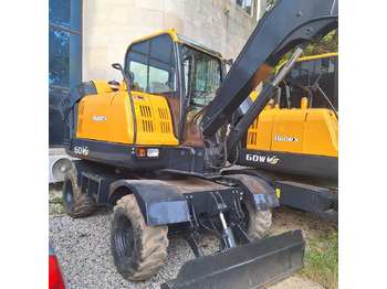Excavator pe roţi HYUNDAI