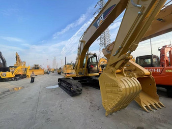 Excavator pe şenile CATERPILLAR 320B