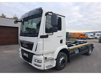 Camion cu cârlig MAN TGM 12.290