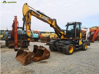 Excavator pe roţi JCB