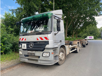 Camion cu cârlig MERCEDES-BENZ