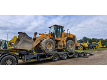 Încărcător frontal pe pneuri HYUNDAI