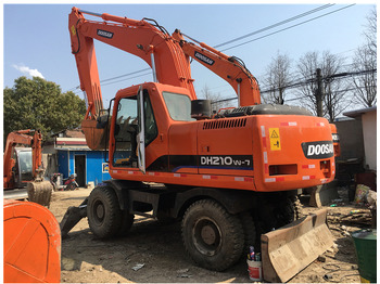 Excavator pe roţi DOOSAN