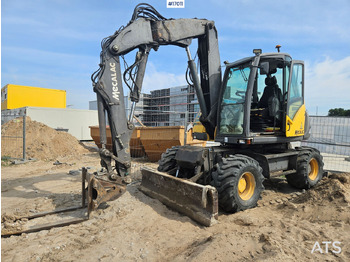 Excavator pe roţi MECALAC