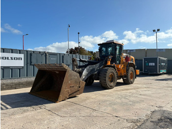 Încărcător frontal pe pneuri HYUNDAI