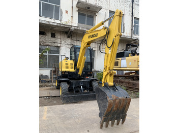 Excavator pe roţi