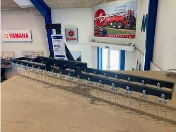 Maşină de întors fânul