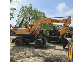 Excavator pe roţi HYUNDAI