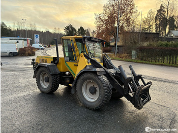 Încărcător frontal pe pneuri