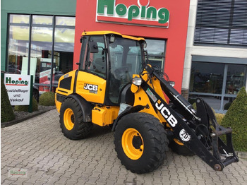 Încărcător frontal pe pneuri JCB 407
