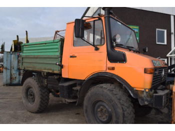 Maşina comunala UNIMOG U1200