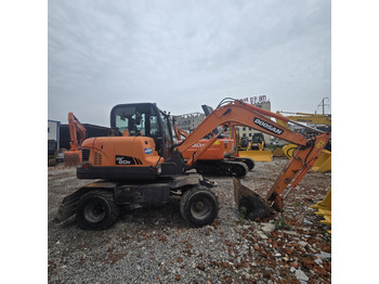 Excavator pe roţi DOOSAN DX60W