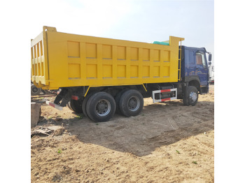 Camion basculantă SINOTRUK HOWO: Foto 2