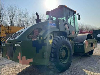 Cilindru compactor pentru asfalt XCMG XS202J: Foto 4 Cilindru compactor pentru asfalt XCMG XS202J: Foto 4