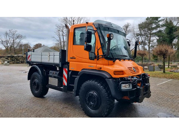 Maşina comunala UNIMOG U500