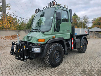 Maşina comunala UNIMOG U300