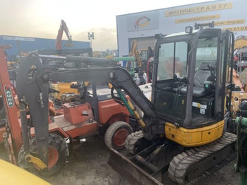 Mini excavator KOMATSU PC26MR-3