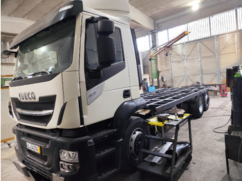 Camion platformă IVECO Stralis