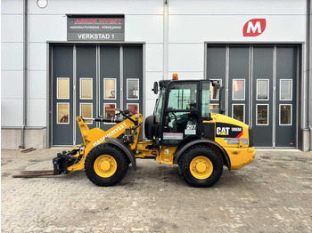 Încărcător frontal pe pneuri CATERPILLAR 906M