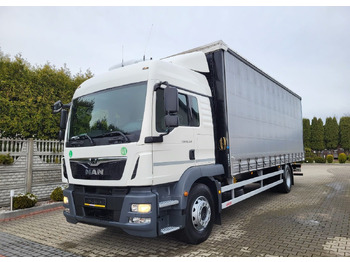 Camion cu prelată MAN