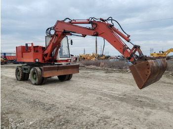 Excavator pe roţi CASE