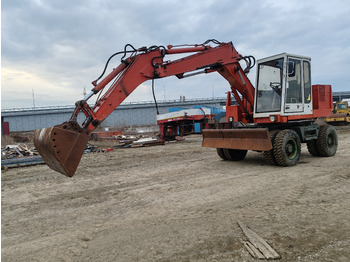 Excavator pe roţi CASE