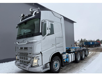 Camion cu cârlig VOLVO
