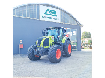 Tractor agricol CLAAS Axion 810