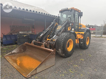 Încărcător frontal pe pneuri JCB