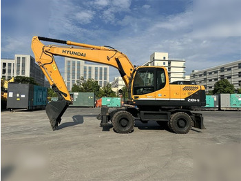 Excavator pe roţi HYUNDAI