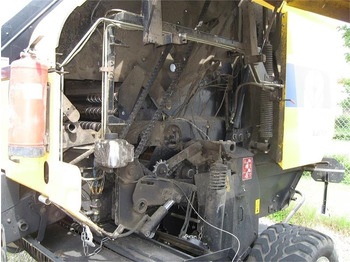 Presă baloţi rotunzi New Holland BR7070 med SUPER FEED: Foto 5