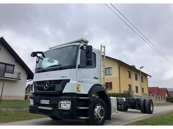 Camion şasiu Mercedes-Benz Mercedes Axor 1829  Rama do zabudowy kiper beczka hakowiec laweta: Foto 2 Camion şasiu Mercedes-Benz Mercedes Axor 1829  Rama do zabudowy kiper beczka hakowiec laweta: Foto 2