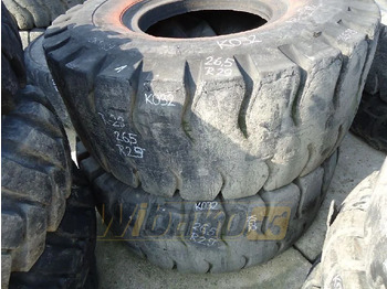 Încărcător frontal pe pneuri