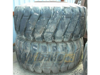 Încărcător frontal pe pneuri