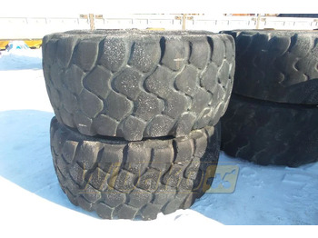 Încărcător frontal pe pneuri