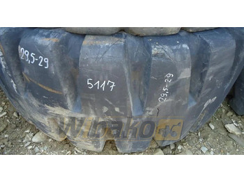 Încărcător frontal pe pneuri