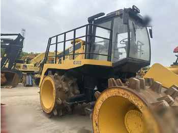 Compactor CATERPILLAR