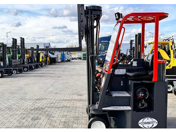 Stivuitor cu catarg retractabil, cu schimbare rapidă de direcţie COMBILIFT
