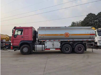 Camion cisternă SINOTRUK HOWO