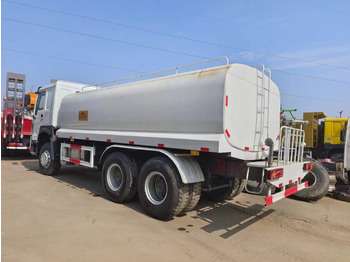 Camion cisternă pentru transport de băuturilor HOWO 6×4 ,20 cubic meters: Foto 4 Camion cisternă pentru transport de băuturilor HOWO 6×4 ,20 cubic meters: Foto 4